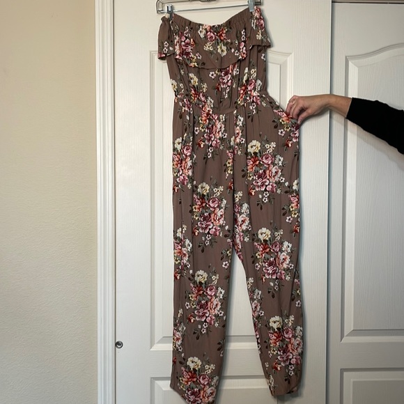 Floral jumpsuit - Picture 1 of 3